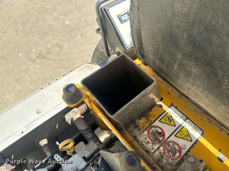 image for item EI4046 2022 Walker T27i ZTR lawn mower