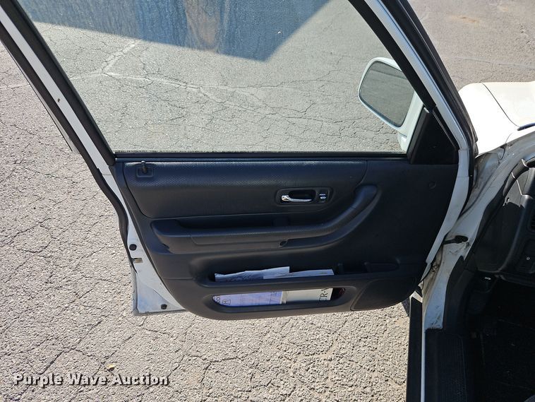 image for item EI8314 2000 Honda CR-V SUV