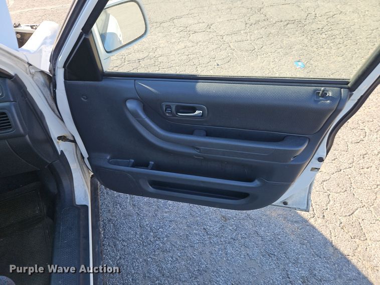 image for item EI8314 2000 Honda CR-V SUV