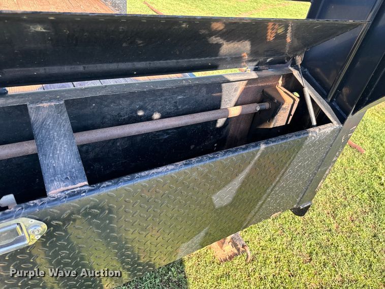 image for item EJ0426 2014 PJ Trailers equipment trailer