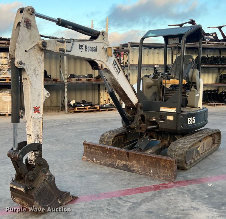 image for item EJ3026 2016 Bobcat E35 mini excavator