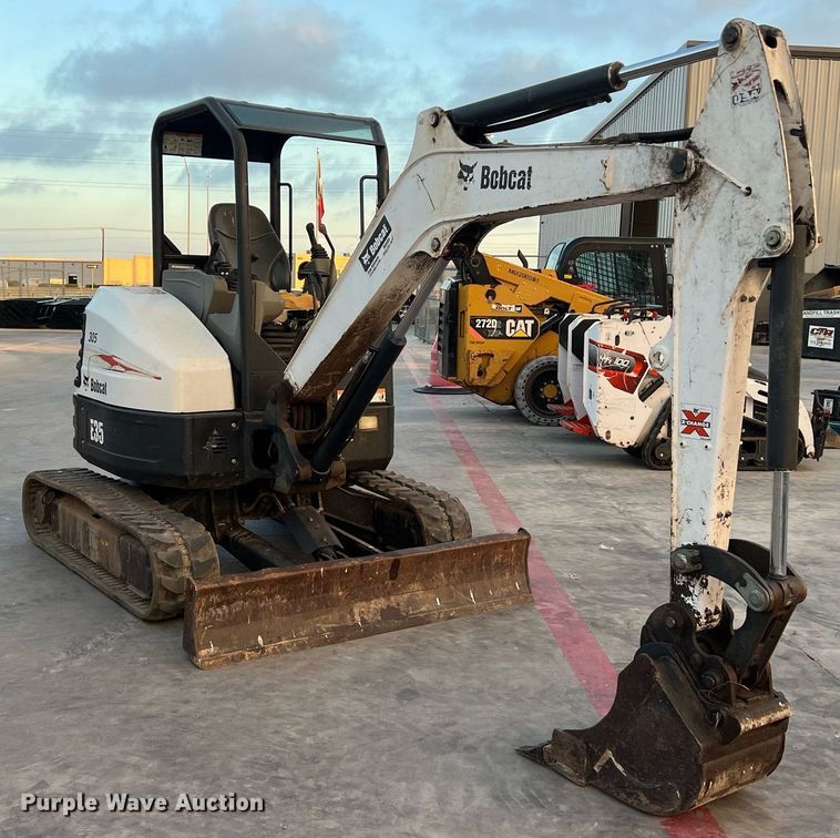 image for item EJ3026 2016 Bobcat E35 mini excavator