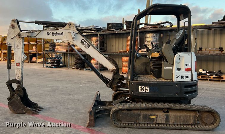 image for item EJ3026 2016 Bobcat E35 mini excavator