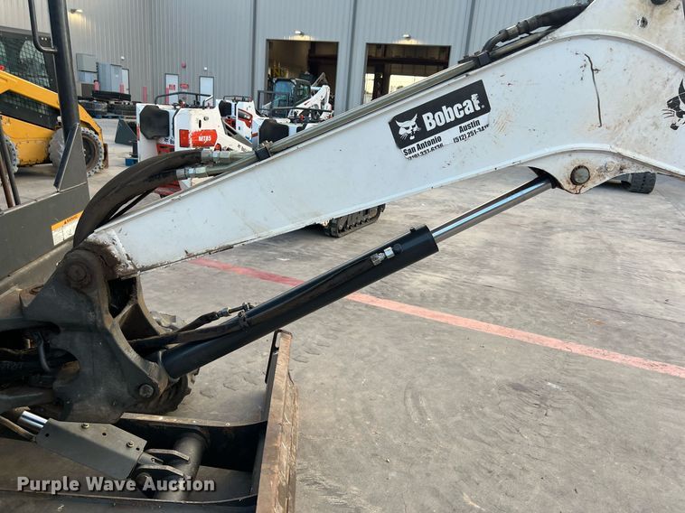 image for item EJ3026 2016 Bobcat E35 mini excavator