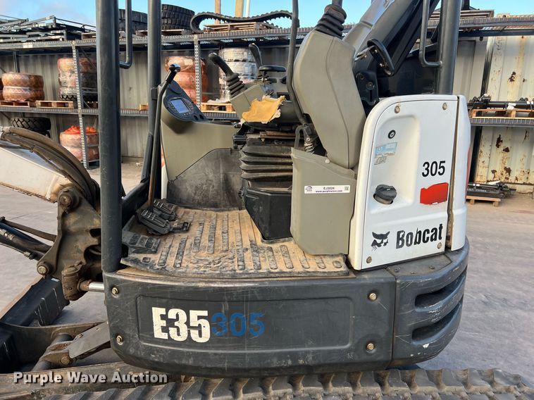 image for item EJ3026 2016 Bobcat E35 mini excavator