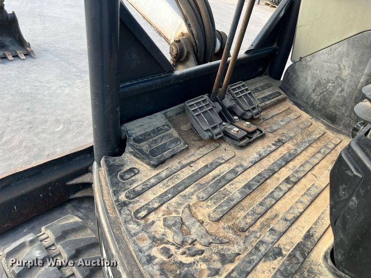 image for item EJ3026 2016 Bobcat E35 mini excavator