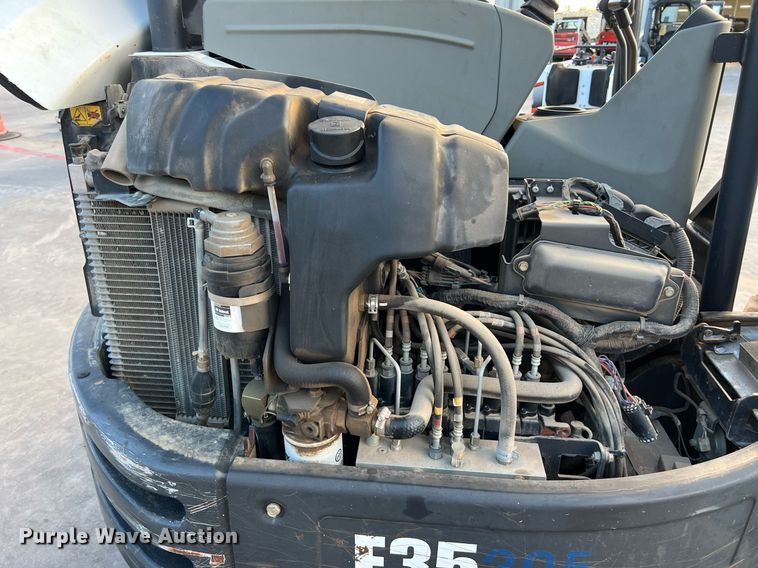 image for item EJ3026 2016 Bobcat E35 mini excavator