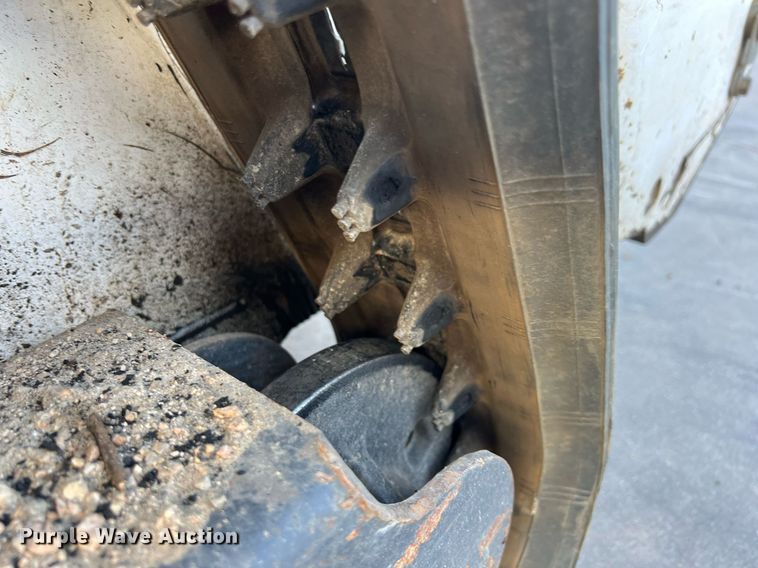 image for item EJ3027 2020 Bobcat MT100 compact utility loader