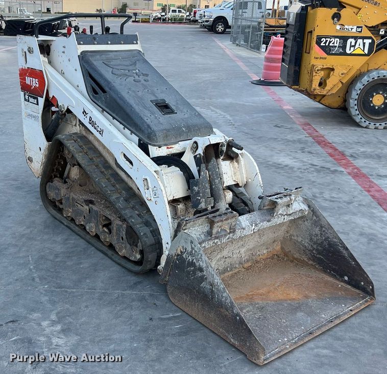 image for item EJ3028 2018 Bobcat MT85 compact utility loader