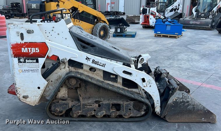 image for item EJ3028 2018 Bobcat MT85 compact utility loader