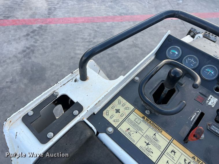 image for item EJ3028 2018 Bobcat MT85 compact utility loader