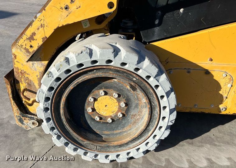 image for item EJ3029 2016 Caterpillar 272D2 XHP skid steer loader