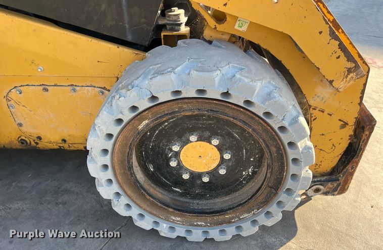 image for item EJ3029 2016 Caterpillar 272D2 XHP skid steer loader