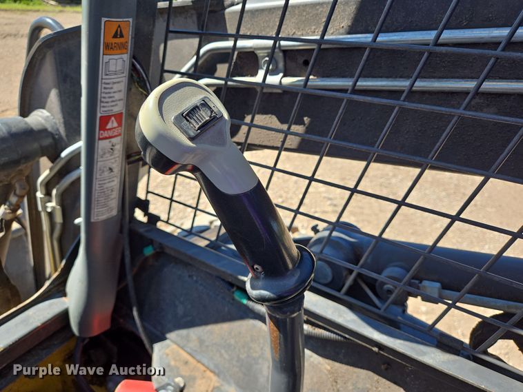 image for item EJ3061 2012 New Holland L218 skid steer loader