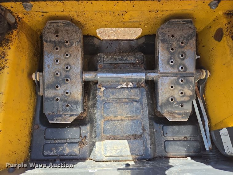 image for item EJ3061 2012 New Holland L218 skid steer loader