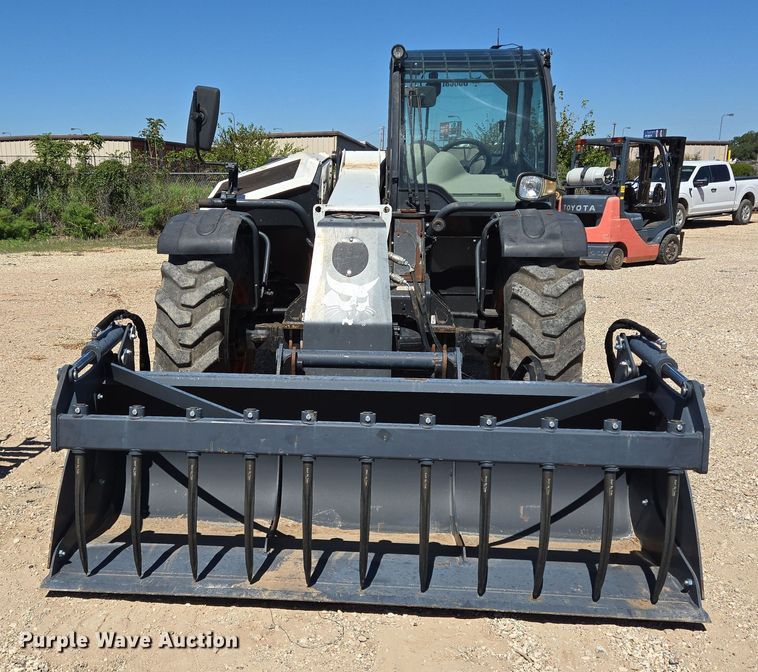image for item EJ3063 2018 Bobcat V723 telehandler
