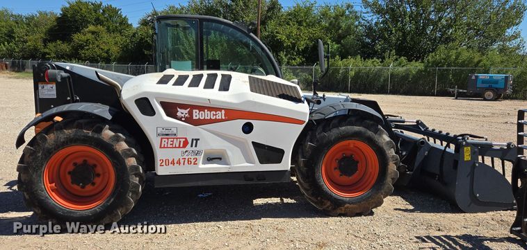 image for item EJ3063 2018 Bobcat V723 telehandler