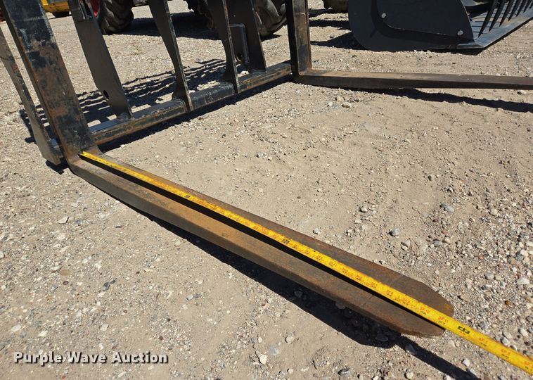 image for item EJ3063 2018 Bobcat V723 telehandler