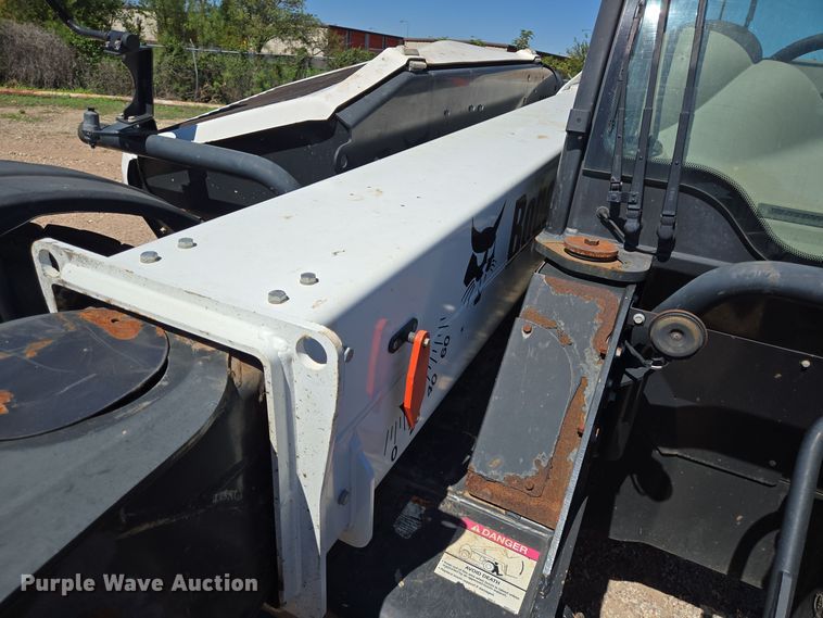 image for item EJ3063 2018 Bobcat V723 telehandler