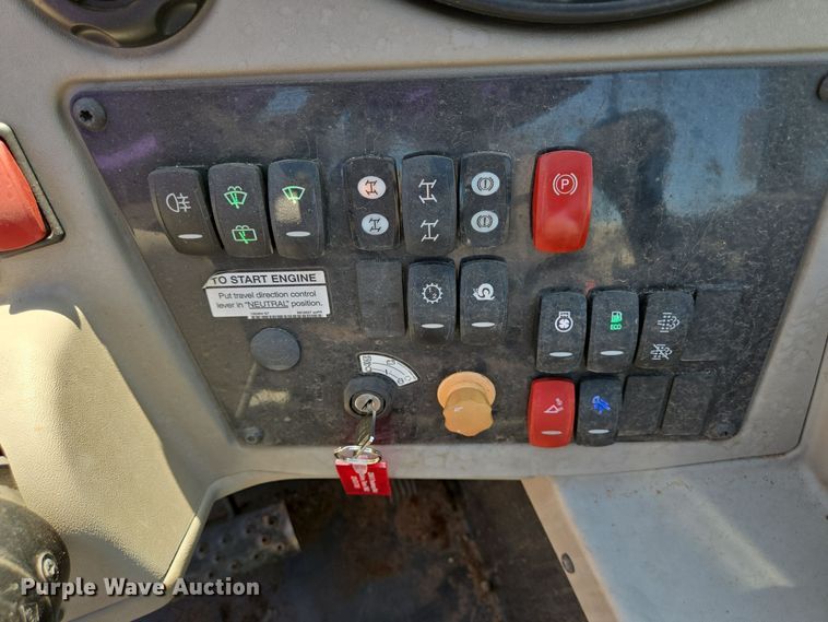 image for item EJ3063 2018 Bobcat V723 telehandler