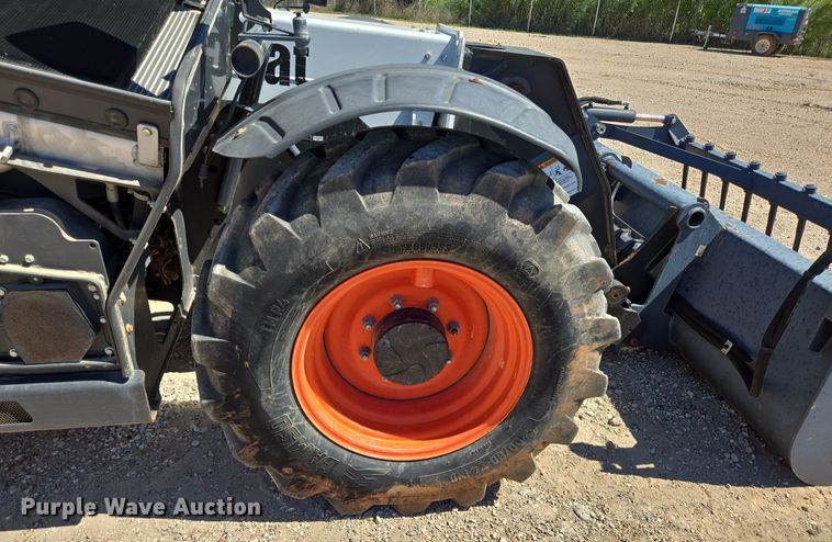 image for item EJ3063 2018 Bobcat V723 telehandler