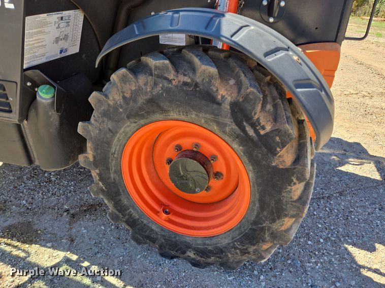 image for item EJ3063 2018 Bobcat V723 telehandler