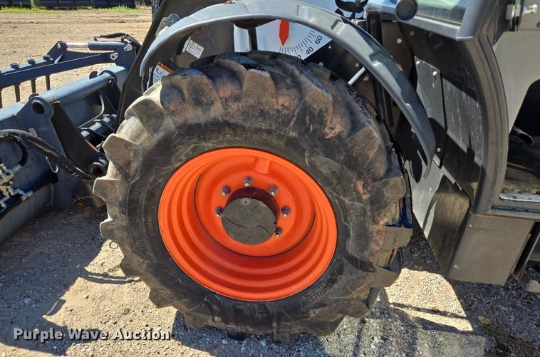 image for item EJ3063 2018 Bobcat V723 telehandler