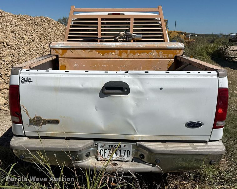 image for item EJ3077 2006 Ford F250 Crew Cab pickup truck