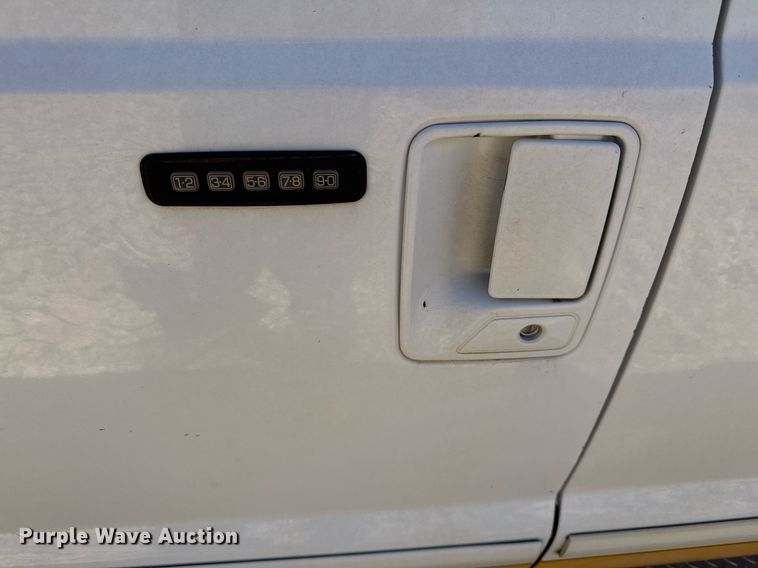 image for item EJ3077 2006 Ford F250 Crew Cab pickup truck