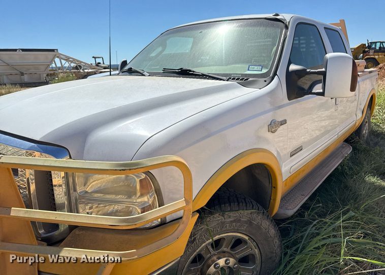 image for item EJ3077 2006 Ford F250 Crew Cab pickup truck