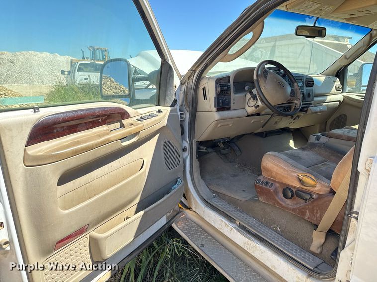 image for item EJ3077 2006 Ford F250 Crew Cab pickup truck