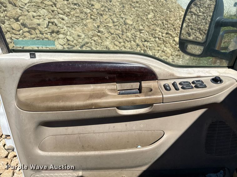 image for item EJ3077 2006 Ford F250 Crew Cab pickup truck