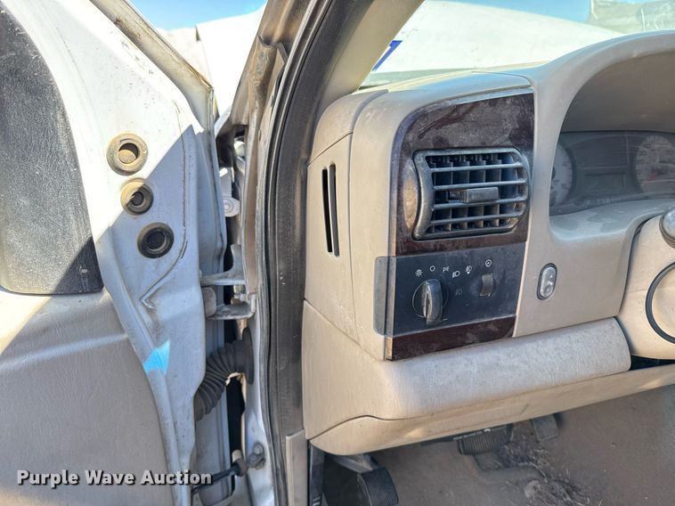 image for item EJ3077 2006 Ford F250 Crew Cab pickup truck