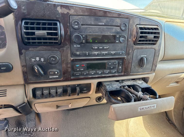 image for item EJ3077 2006 Ford F250 Crew Cab pickup truck