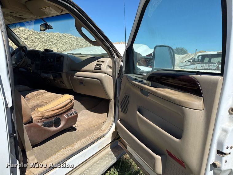 image for item EJ3077 2006 Ford F250 Crew Cab pickup truck