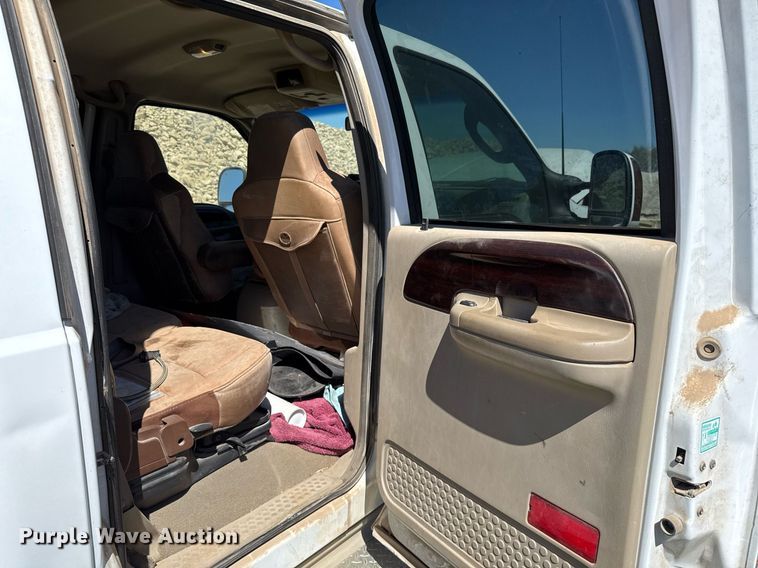 image for item EJ3077 2006 Ford F250 Crew Cab pickup truck