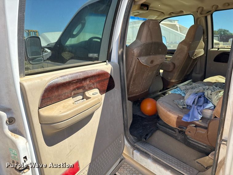 image for item EJ3077 2006 Ford F250 Crew Cab pickup truck