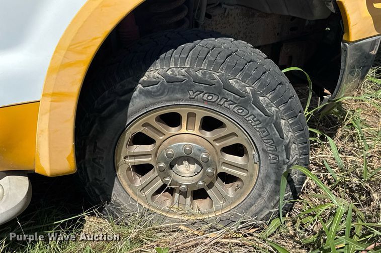 image for item EJ3077 2006 Ford F250 Crew Cab pickup truck