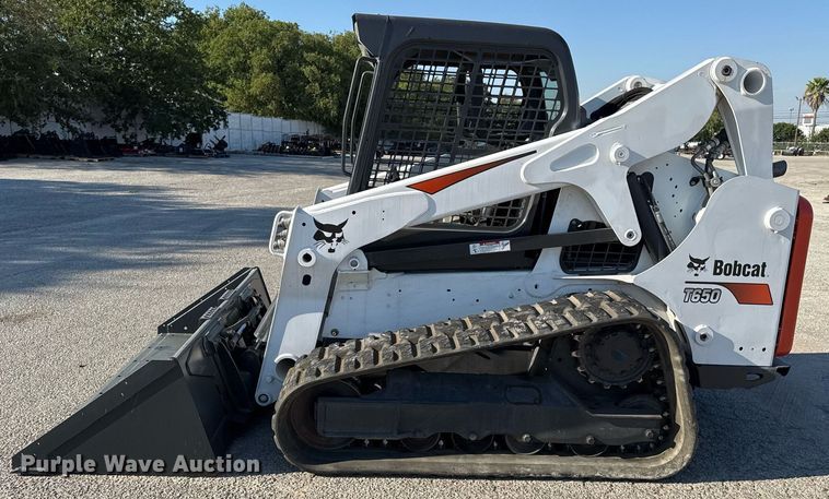 image for item EJ3093 2017 Bobcat T650 tracked skid steer loader