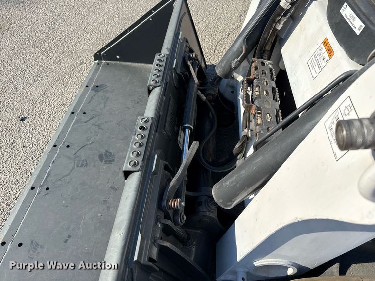 image for item EJ3093 2017 Bobcat T650 tracked skid steer loader