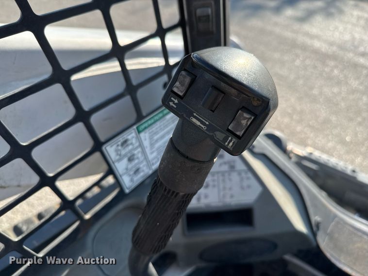 image for item EJ3093 2017 Bobcat T650 tracked skid steer loader