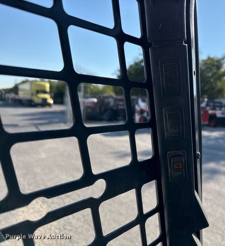 image for item EJ3093 2017 Bobcat T650 tracked skid steer loader