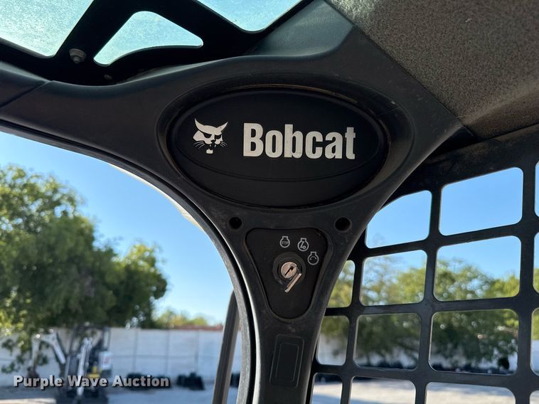 image for item EJ3093 2017 Bobcat T650 tracked skid steer loader