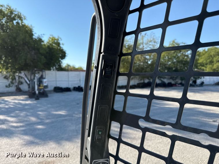 image for item EJ3093 2017 Bobcat T650 tracked skid steer loader