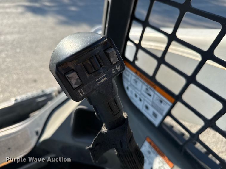 image for item EJ3093 2017 Bobcat T650 tracked skid steer loader