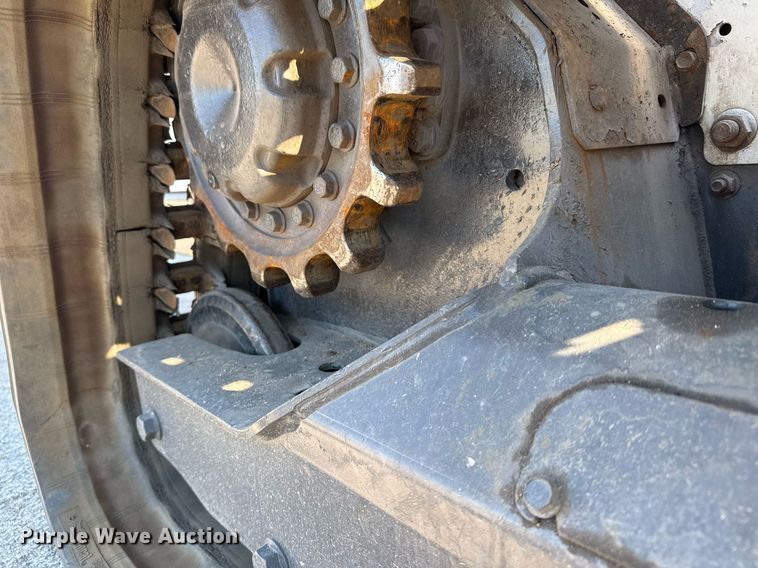 image for item EJ3093 2017 Bobcat T650 tracked skid steer loader