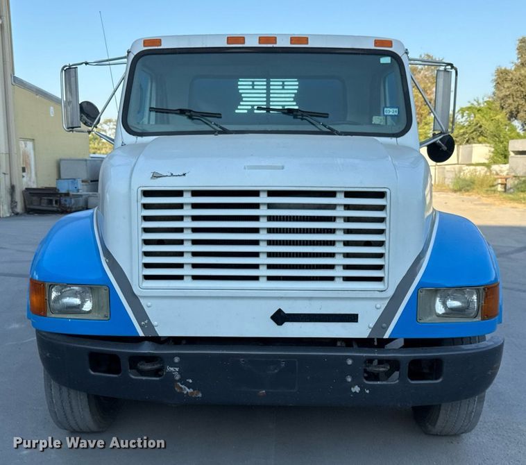 image for item EJ3094 2000 International  4700 dump truck