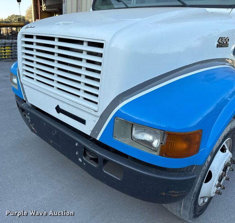 image for item EJ3094 2000 International  4700 dump truck