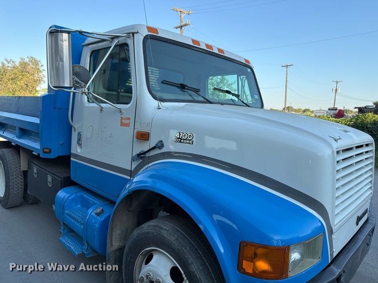 image for item EJ3094 2000 International  4700 dump truck
