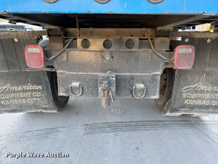 image for item EJ3094 2000 International  4700 dump truck